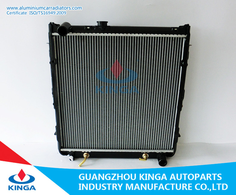 Китай Эффективные охлаждая радиаторы Landcruiser KZJ7895-96 радиатора Тойота изготовленные на заказ алюминиевые НА поставщик