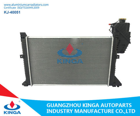 Китай Автоматические запасные части/алюминиевый Бенз Спринтер 95-00 радиаторов автомобиля НА охлаждая системе радиатора поставщик