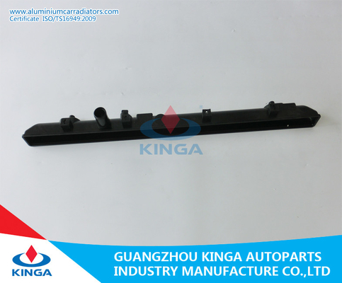 Замена MAZDA PREMACY 1999 бака радиатора диаметра 28mm трубы выхода - MT поставщик