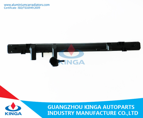 MAZDA 6 4CYL '03-04 НА OEM L332-15-200E бака радиатора пластичном вверх поставщик